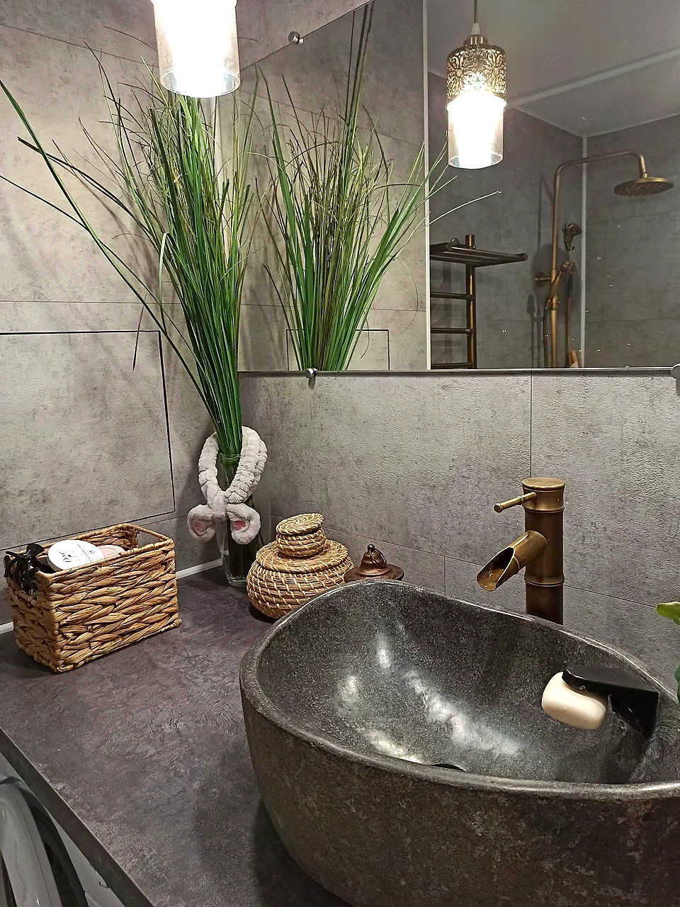 04-stone-sink-bathroom-detail